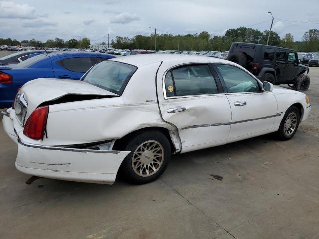 Photo 2 VIN: 1LNHM82W3YY847790 - LINCOLN TOWN CAR 