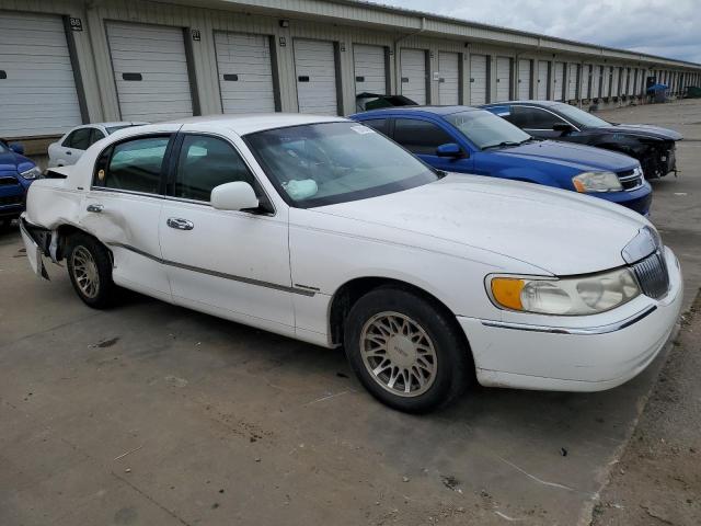 Photo 3 VIN: 1LNHM82W3YY847790 - LINCOLN TOWN CAR 