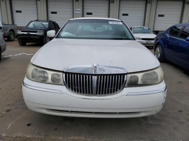 Photo 4 VIN: 1LNHM82W3YY847790 - LINCOLN TOWN CAR 