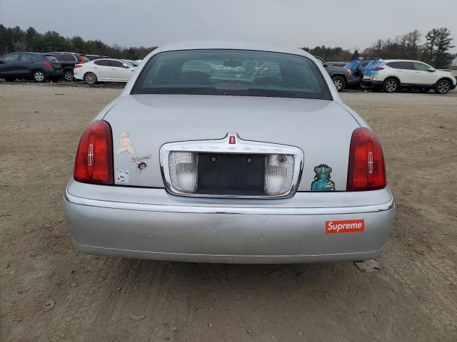 Photo 5 VIN: 1LNHM82W3YY940051 - LINCOLN TOWNCAR 