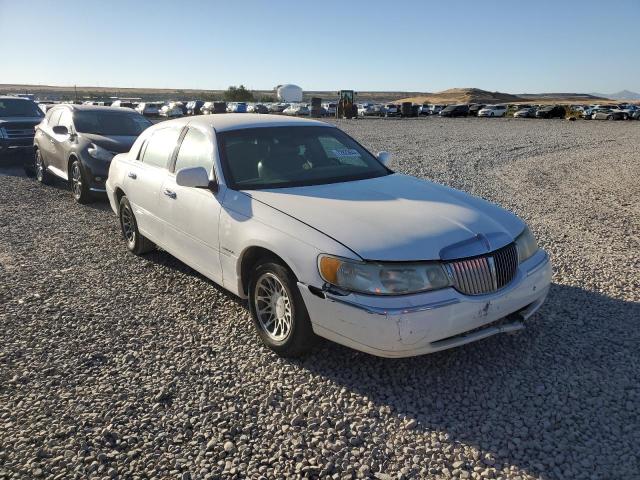 Photo 3 VIN: 1LNHM82W41Y655641 - LINCOLN TOWN CAR S 