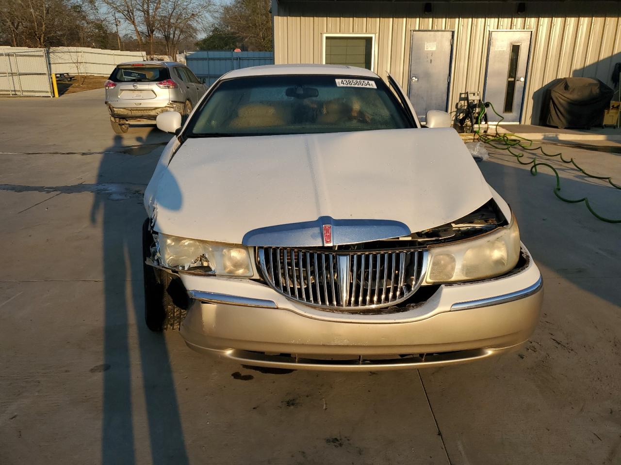 Photo 4 VIN: 1LNHM82W41Y660838 - LINCOLN TOWN CAR 