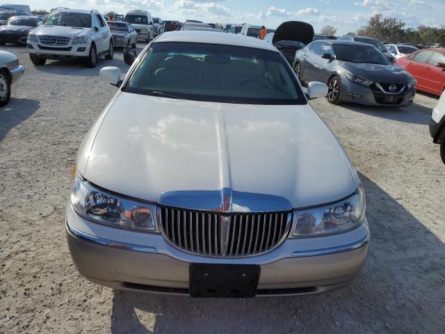 Photo 4 VIN: 1LNHM82W41Y661617 - LINCOLN TOWN CAR S 