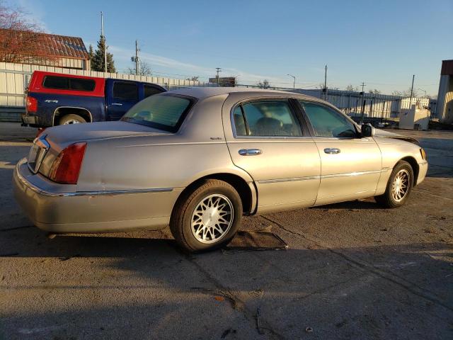 Photo 2 VIN: 1LNHM82W42Y610653 - LINCOLN TOWNCAR 