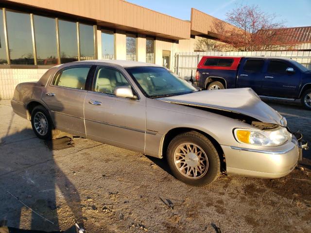 Photo 3 VIN: 1LNHM82W42Y610653 - LINCOLN TOWNCAR 