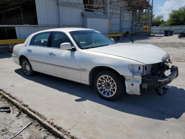 Photo 3 VIN: 1LNHM82W42Y614413 - LINCOLN TOWN CAR S 