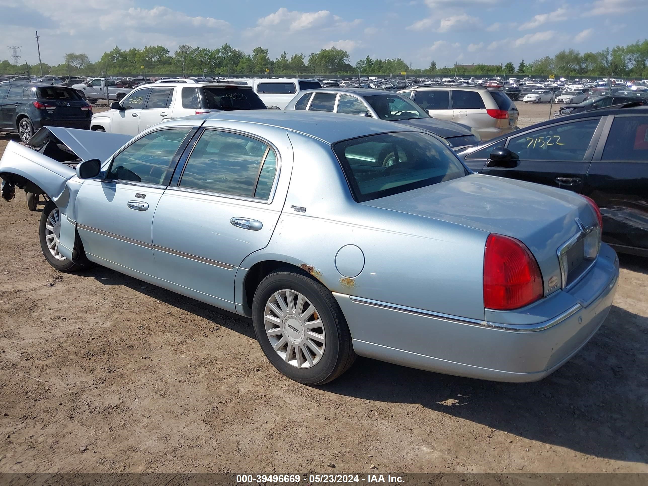 Photo 2 VIN: 1LNHM82W45Y625125 - LINCOLN TOWN CAR 