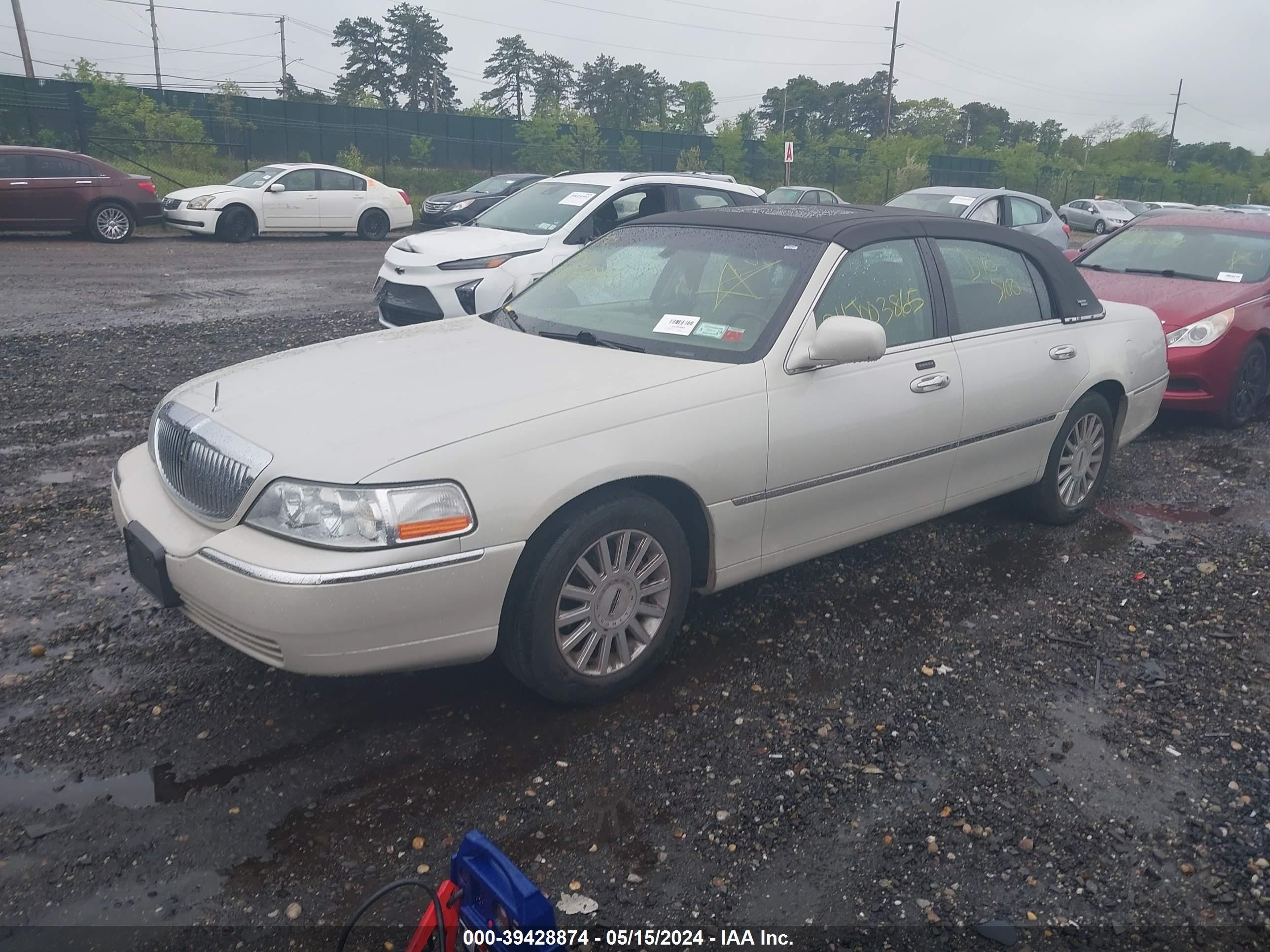 Photo 1 VIN: 1LNHM82W45Y649344 - LINCOLN TOWN CAR 