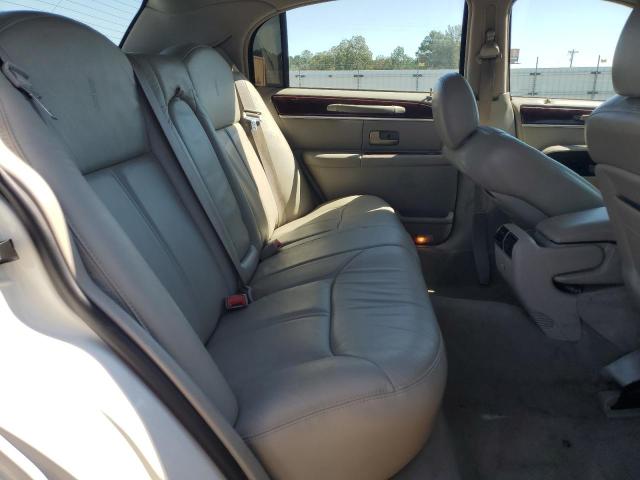 Photo 9 VIN: 1LNHM82W45Y665673 - LINCOLN TOWN CAR S 