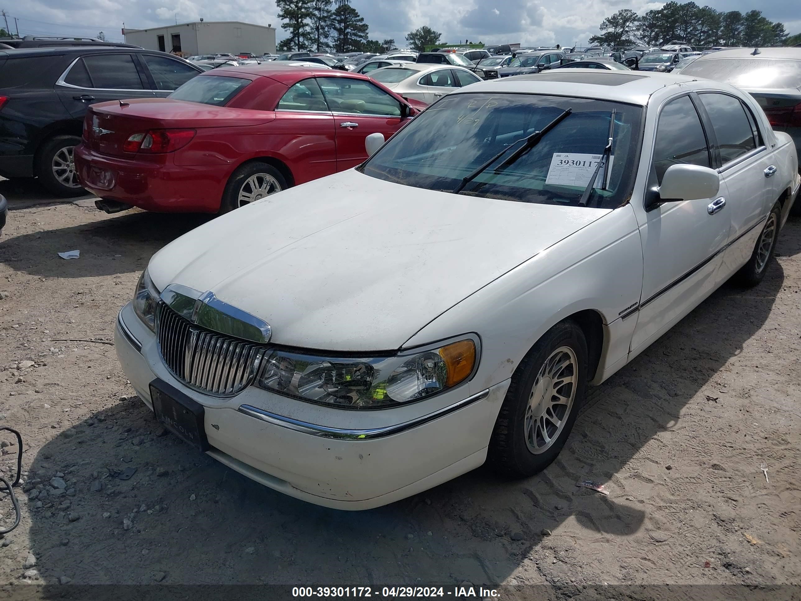 Photo 1 VIN: 1LNHM82W51Y705978 - LINCOLN TOWN CAR 