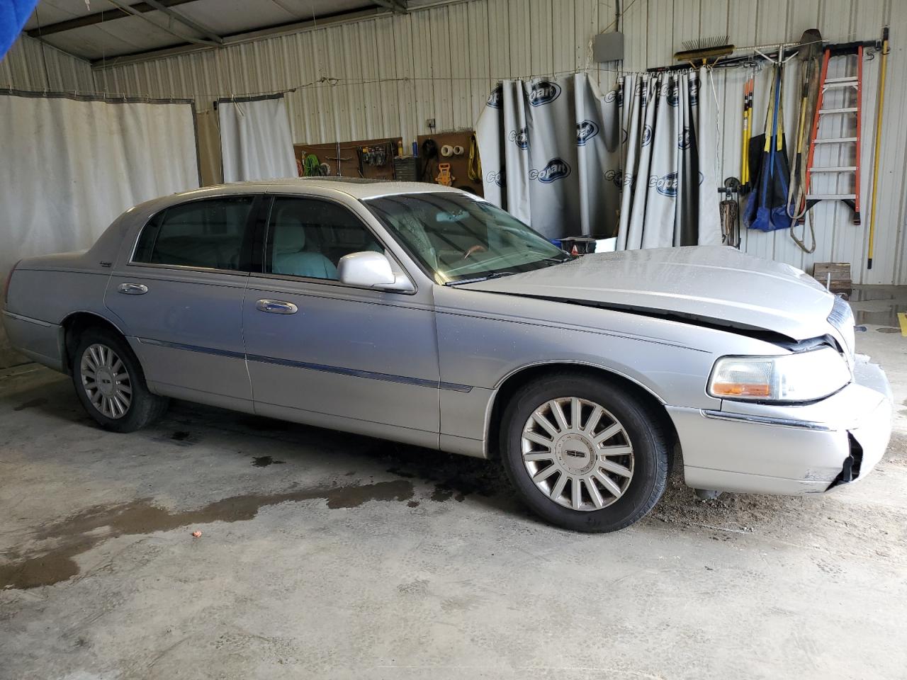 Photo 3 VIN: 1LNHM82W55Y616899 - LINCOLN TOWN CAR 