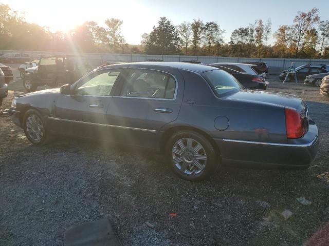 Photo 1 VIN: 1LNHM82W55Y636764 - LINCOLN TOWN CAR S 