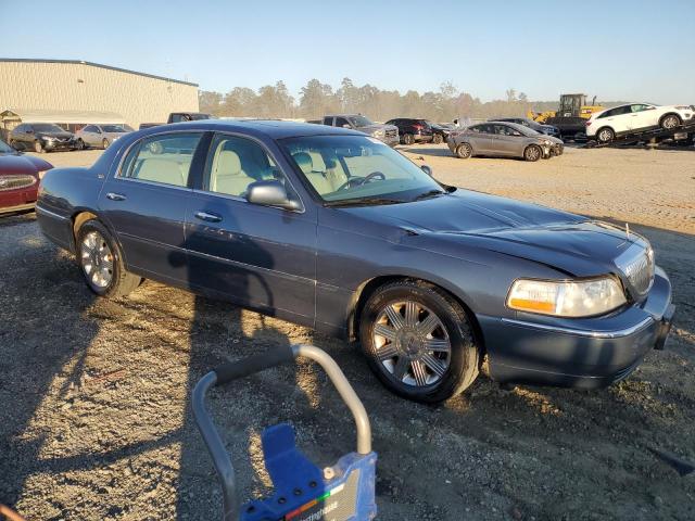 Photo 3 VIN: 1LNHM82W55Y636764 - LINCOLN TOWN CAR S 