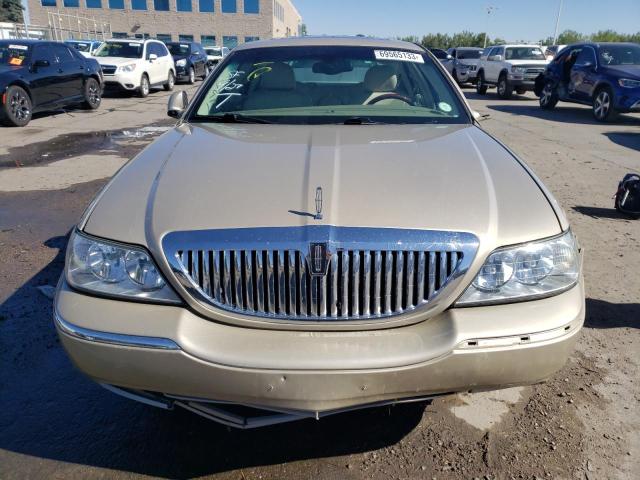 Photo 4 VIN: 1LNHM82W55Y651247 - LINCOLN TOWN CAR S 