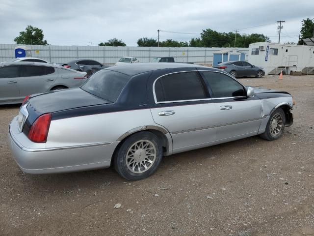 Photo 2 VIN: 1LNHM82W5YY836435 - LINCOLN TOWNCAR 