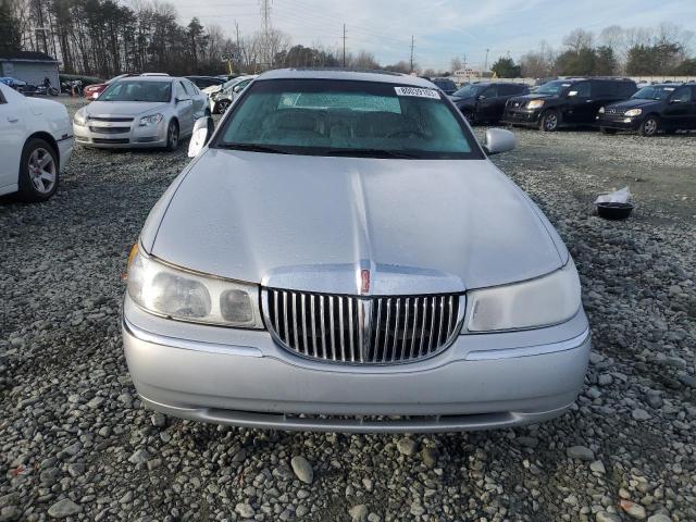 Photo 4 VIN: 1LNHM82W61Y703138 - LINCOLN TOWNCAR 