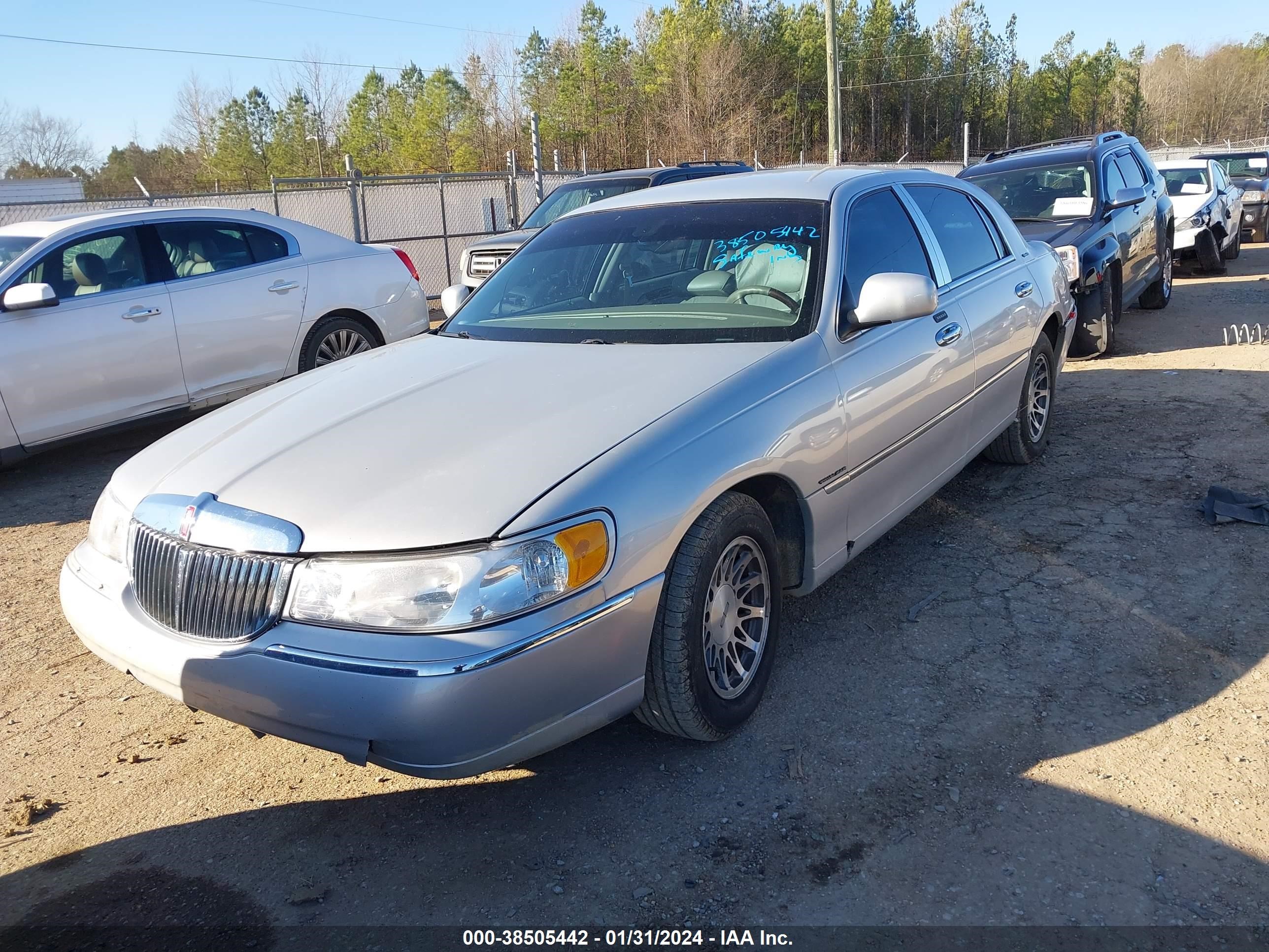 Photo 1 VIN: 1LNHM82W62Y614459 - LINCOLN TOWN CAR 