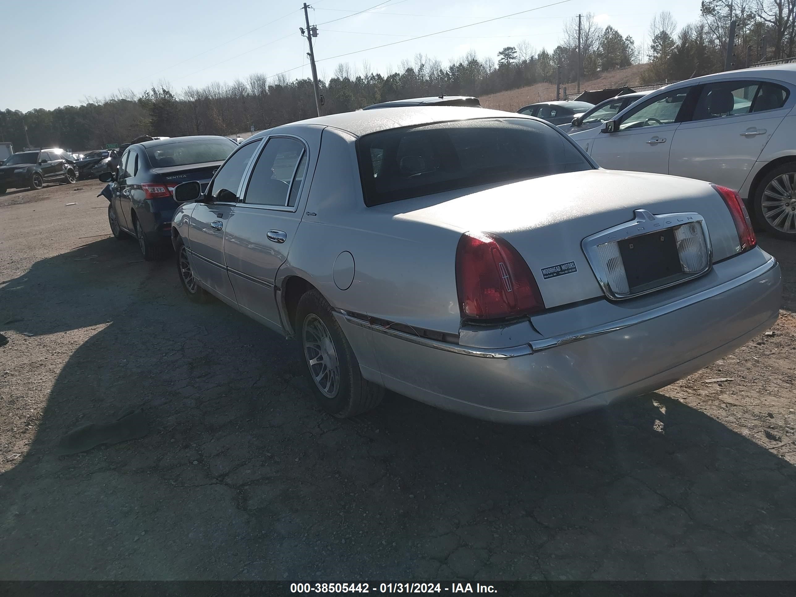 Photo 2 VIN: 1LNHM82W62Y614459 - LINCOLN TOWN CAR 