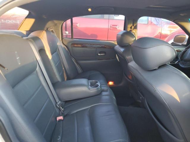 Photo 9 VIN: 1LNHM82W62Y626367 - LINCOLN TOWNCAR 