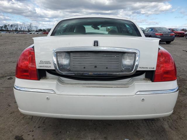 Photo 5 VIN: 1LNHM82W63Y632526 - LINCOLN TOWNCAR 