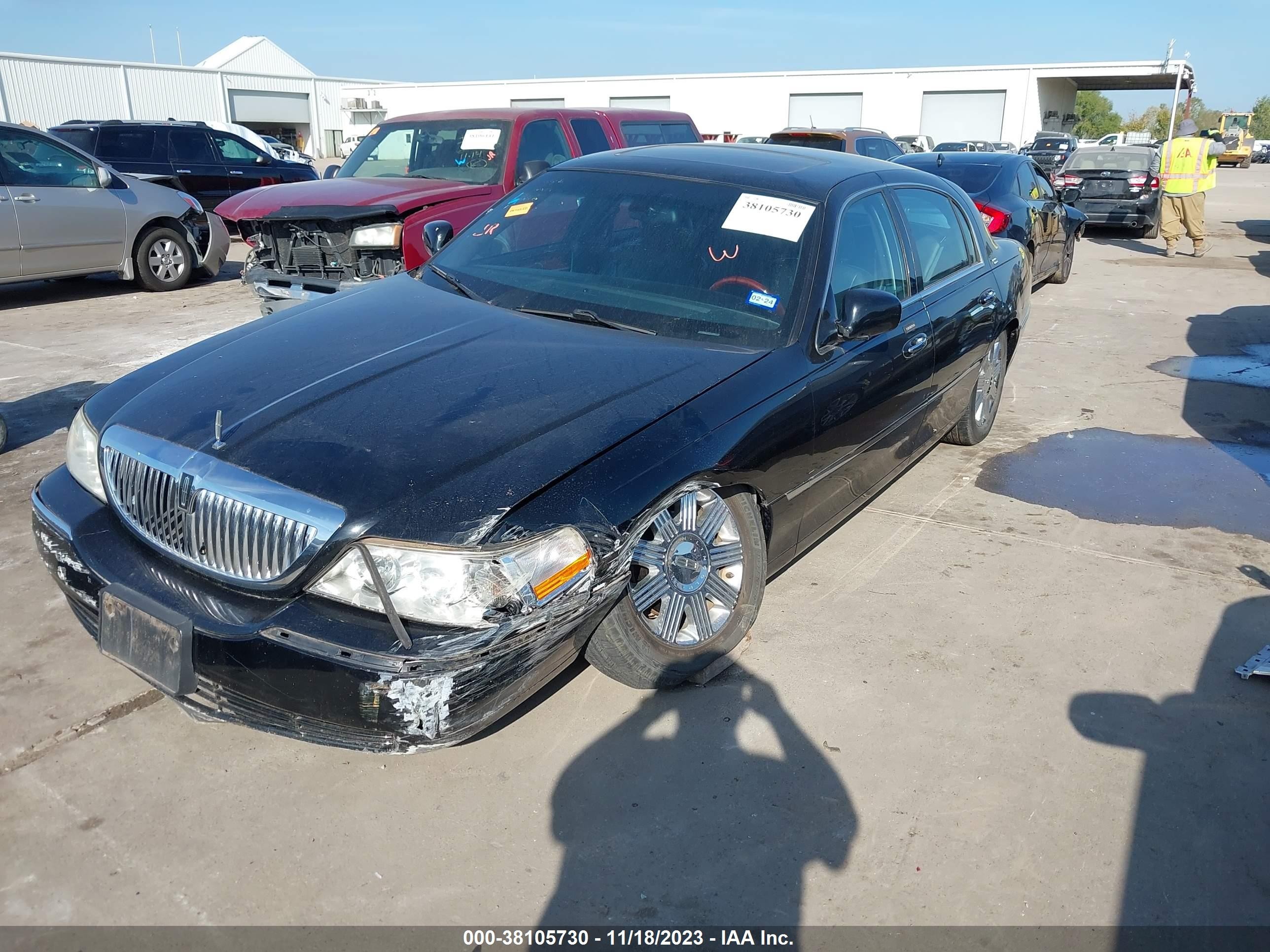 Photo 1 VIN: 1LNHM82W65Y631623 - LINCOLN TOWN CAR 