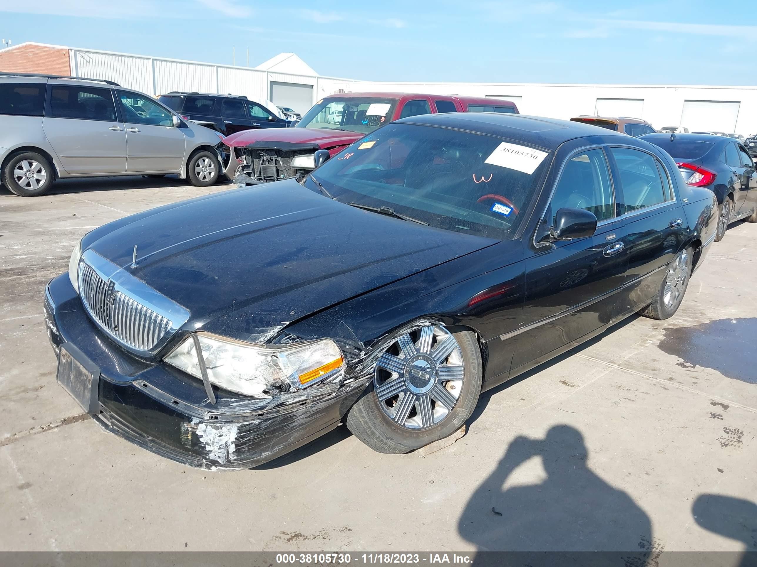 Photo 5 VIN: 1LNHM82W65Y631623 - LINCOLN TOWN CAR 