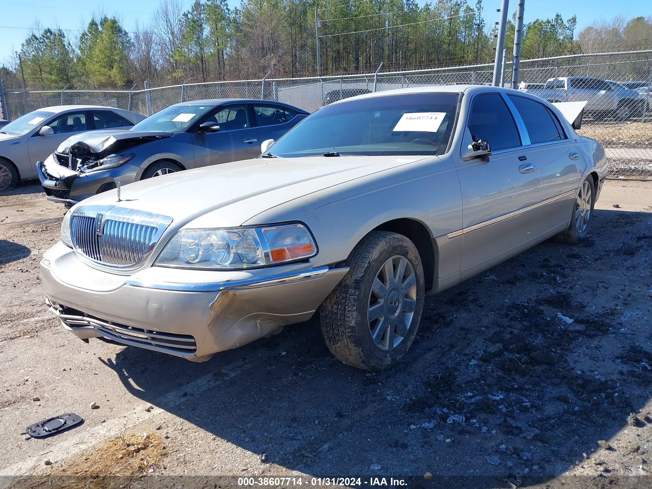 Photo 1 VIN: 1LNHM82W65Y649331 - LINCOLN TOWN CAR 