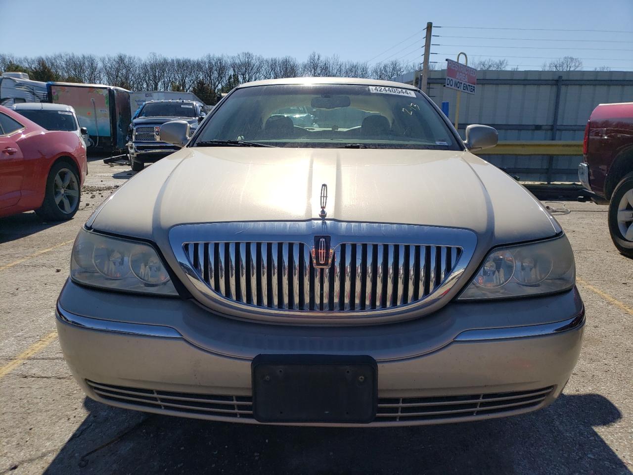 Photo 4 VIN: 1LNHM82W67Y638087 - LINCOLN TOWN CAR 