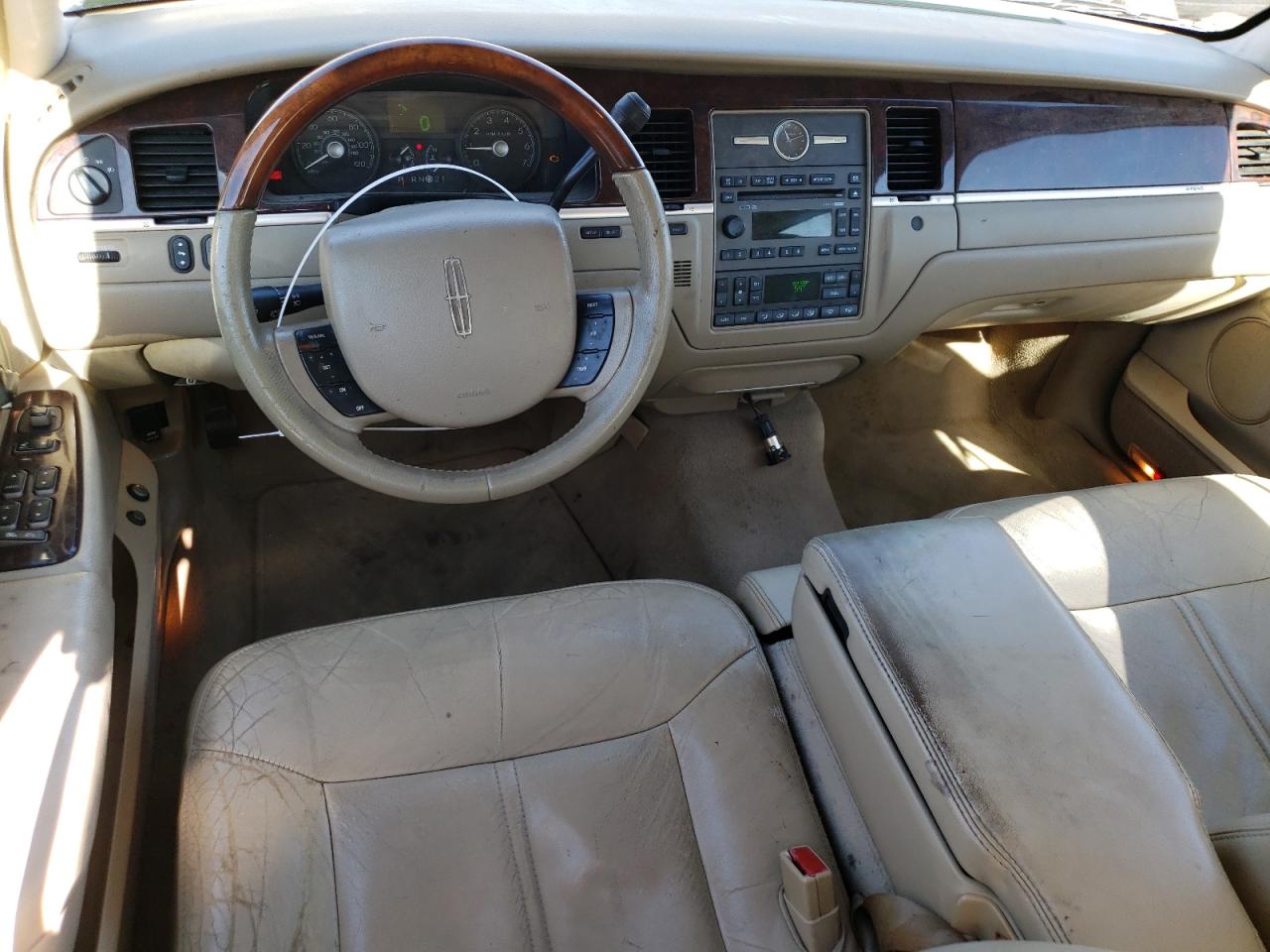 Photo 7 VIN: 1LNHM82W67Y638087 - LINCOLN TOWN CAR 