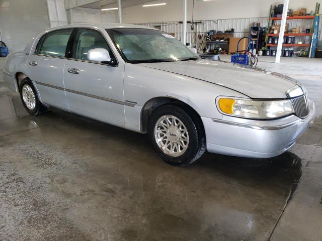 Photo 3 VIN: 1LNHM82W6XY699844 - LINCOLN TOWN CAR S 