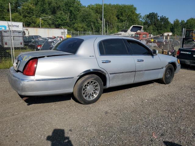 Photo 2 VIN: 1LNHM82W71Y661580 - LINCOLN TOWN CAR S 