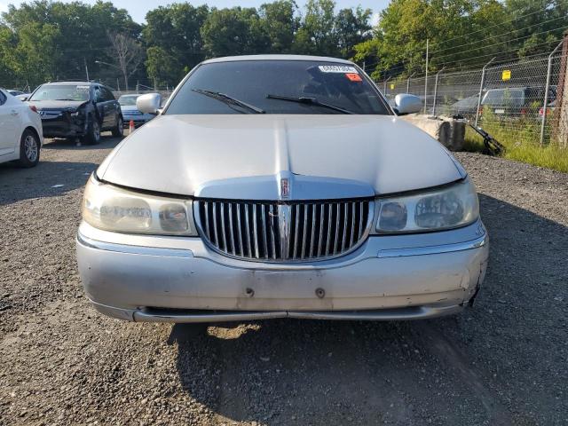 Photo 4 VIN: 1LNHM82W71Y661580 - LINCOLN TOWN CAR S 