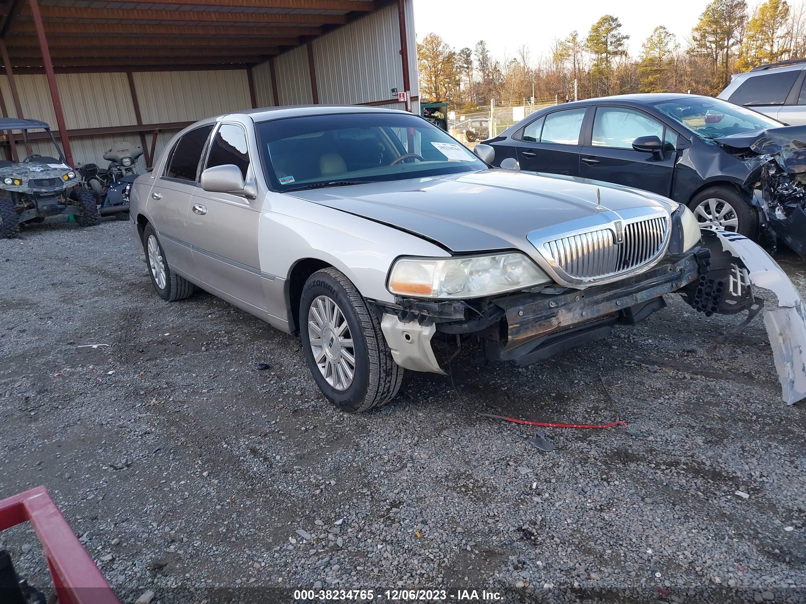 Photo 0 VIN: 1LNHM82W73Y675319 - LINCOLN TOWN CAR 