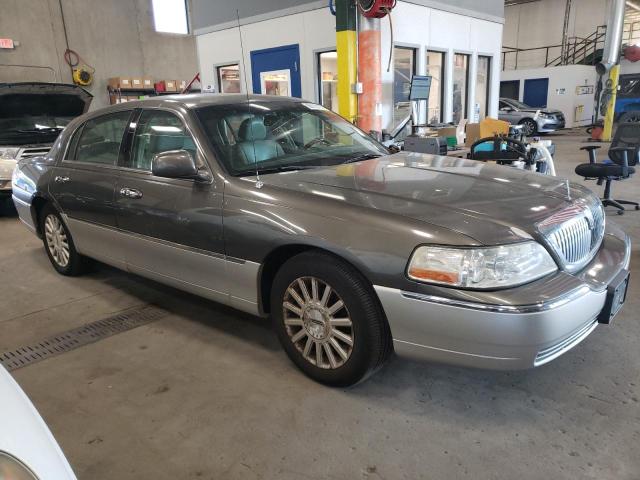 Photo 3 VIN: 1LNHM82W73Y687714 - LINCOLN TOWN CAR S 