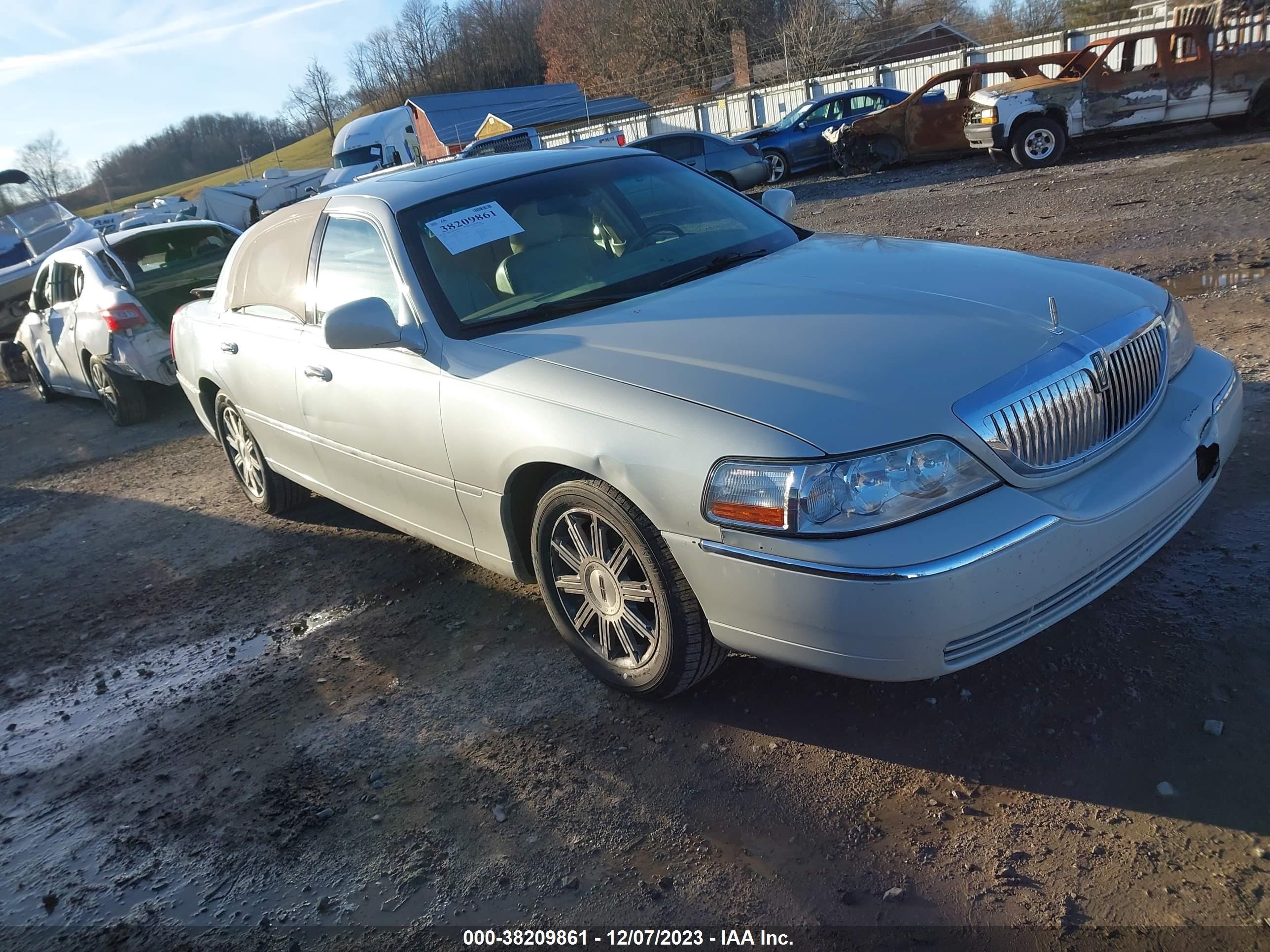 Photo 0 VIN: 1LNHM82W76Y646133 - LINCOLN TOWN CAR 