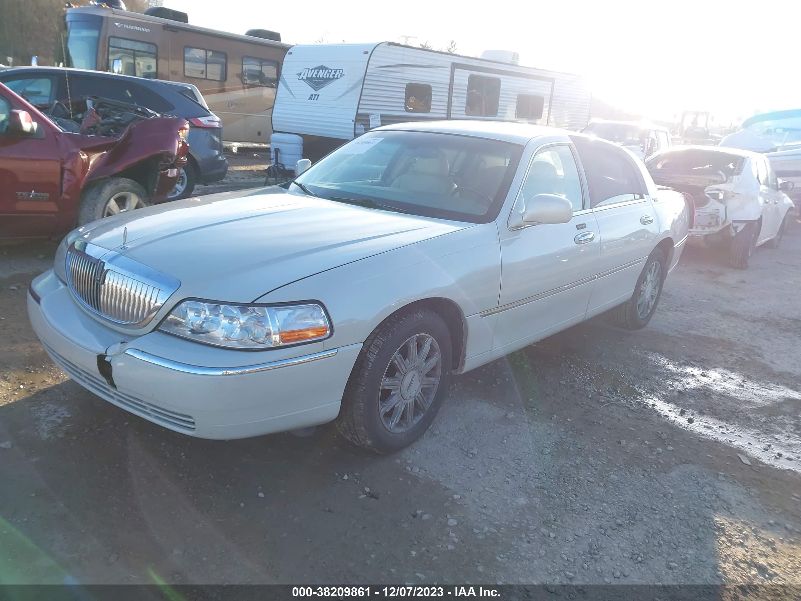 Photo 1 VIN: 1LNHM82W76Y646133 - LINCOLN TOWN CAR 