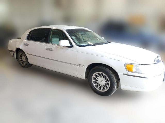 Photo 3 VIN: 1LNHM82W7YY788047 - LINCOLN TOWNCAR 