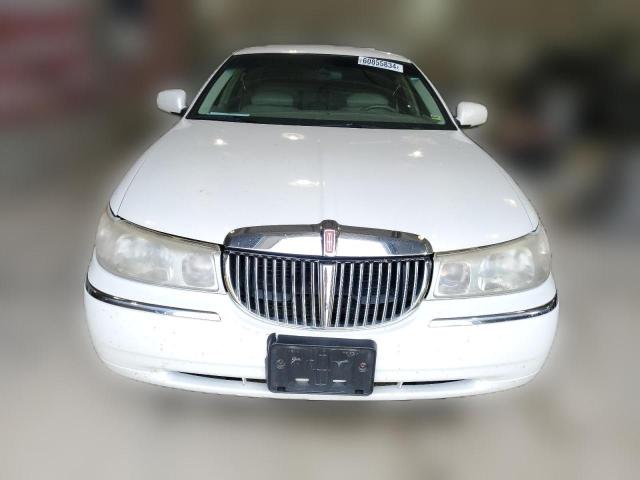 Photo 4 VIN: 1LNHM82W7YY788047 - LINCOLN TOWNCAR 