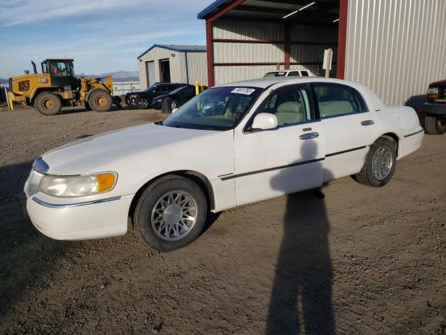 Photo 0 VIN: 1LNHM82W7YY864527 - LINCOLN TOWNCAR 