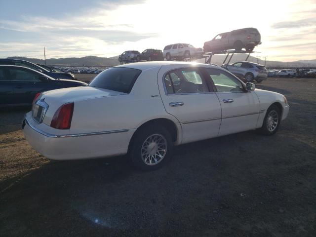 Photo 2 VIN: 1LNHM82W7YY864527 - LINCOLN TOWNCAR 