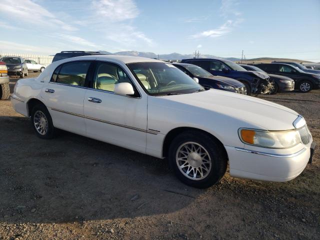 Photo 3 VIN: 1LNHM82W7YY864527 - LINCOLN TOWNCAR 