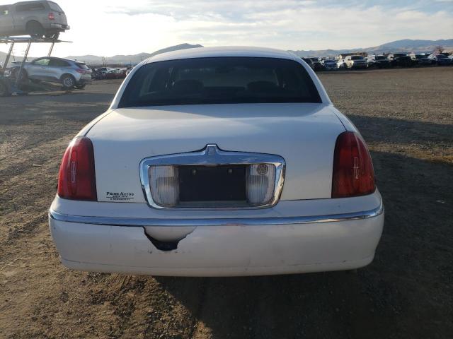 Photo 5 VIN: 1LNHM82W7YY864527 - LINCOLN TOWNCAR 