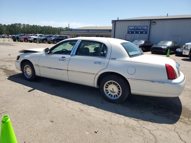 Photo 1 VIN: 1LNHM82W7YY899794 - LINCOLN TOWN CAR S 