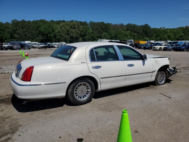 Photo 2 VIN: 1LNHM82W7YY899794 - LINCOLN TOWN CAR S 