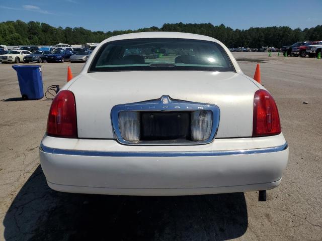 Photo 5 VIN: 1LNHM82W7YY899794 - LINCOLN TOWN CAR S 