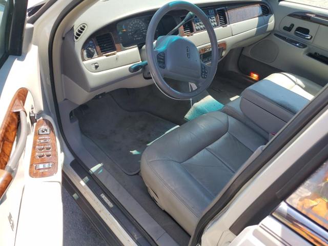 Photo 7 VIN: 1LNHM82W7YY899794 - LINCOLN TOWN CAR S 