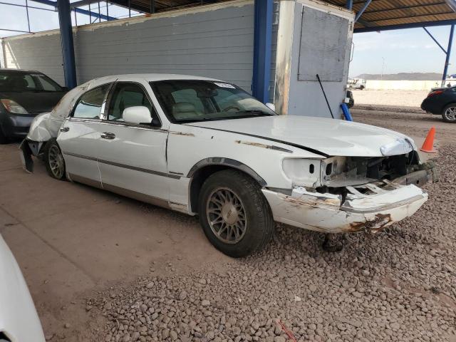 Photo 3 VIN: 1LNHM82W81Y697774 - LINCOLN TOWN CAR S 