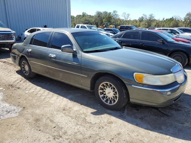 Photo 3 VIN: 1LNHM82W81Y738182 - LINCOLN TOWNCAR 