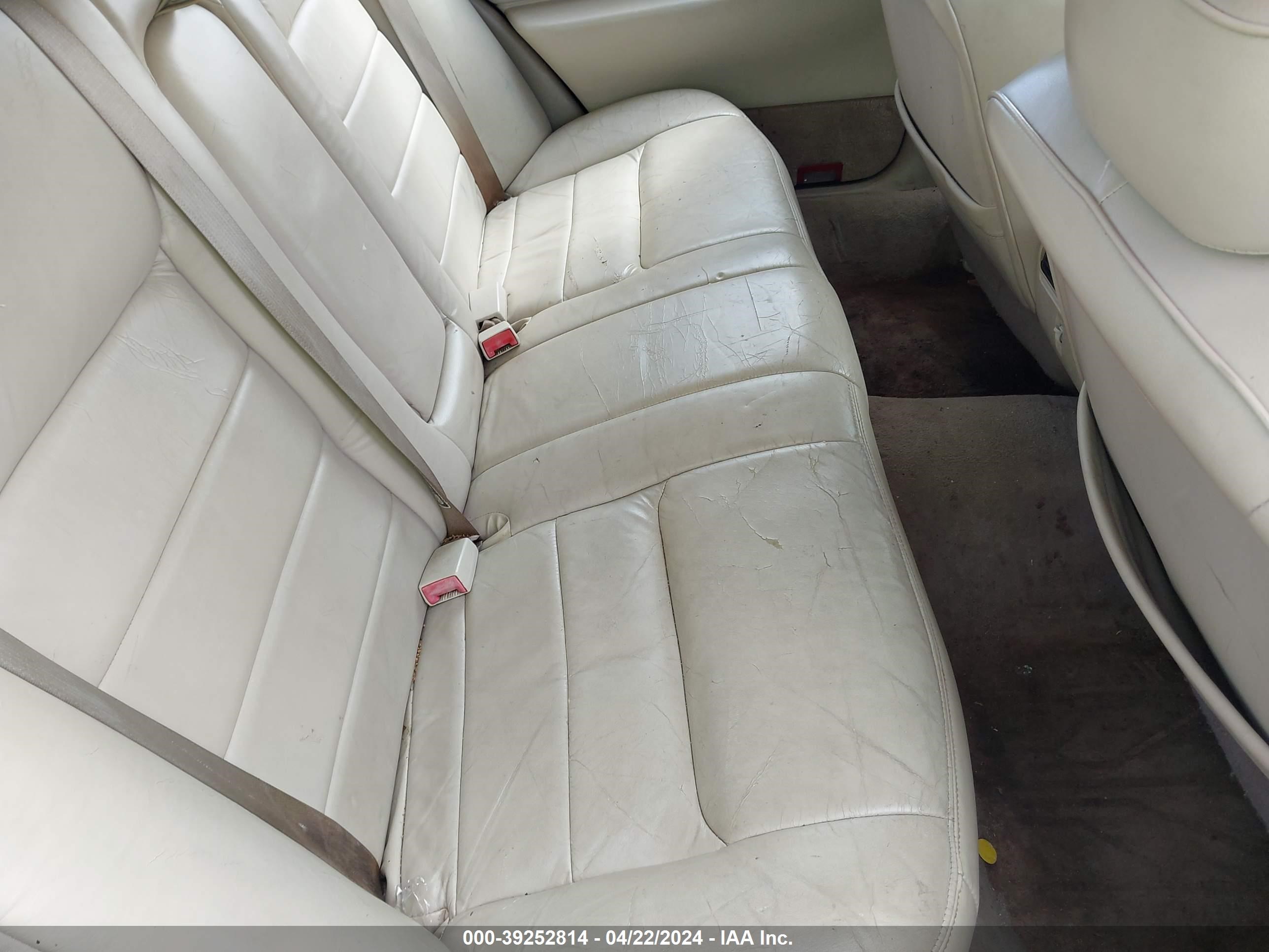 Photo 8 VIN: 1LNHM82W82Y603625 - LINCOLN TOWN CAR 