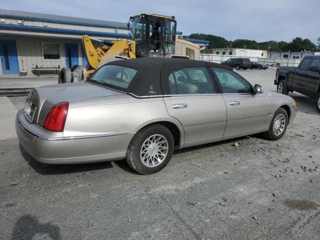 Photo 2 VIN: 1LNHM82W82Y611675 - LINCOLN TOWN CAR S 